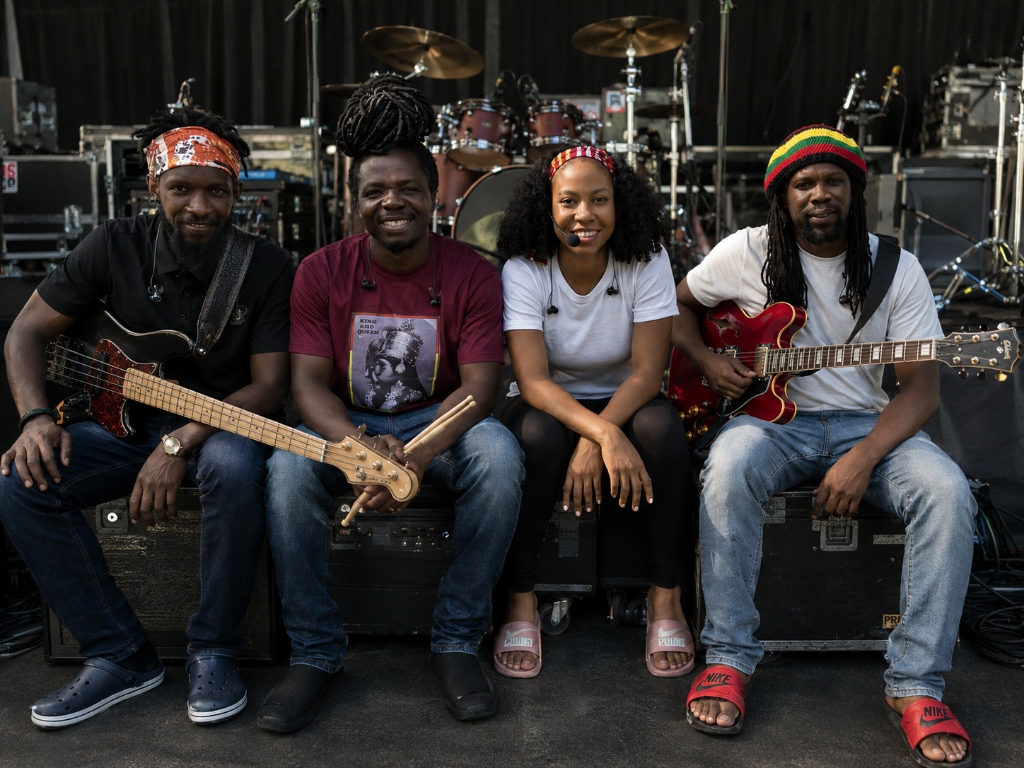 SunJamma Band sitting