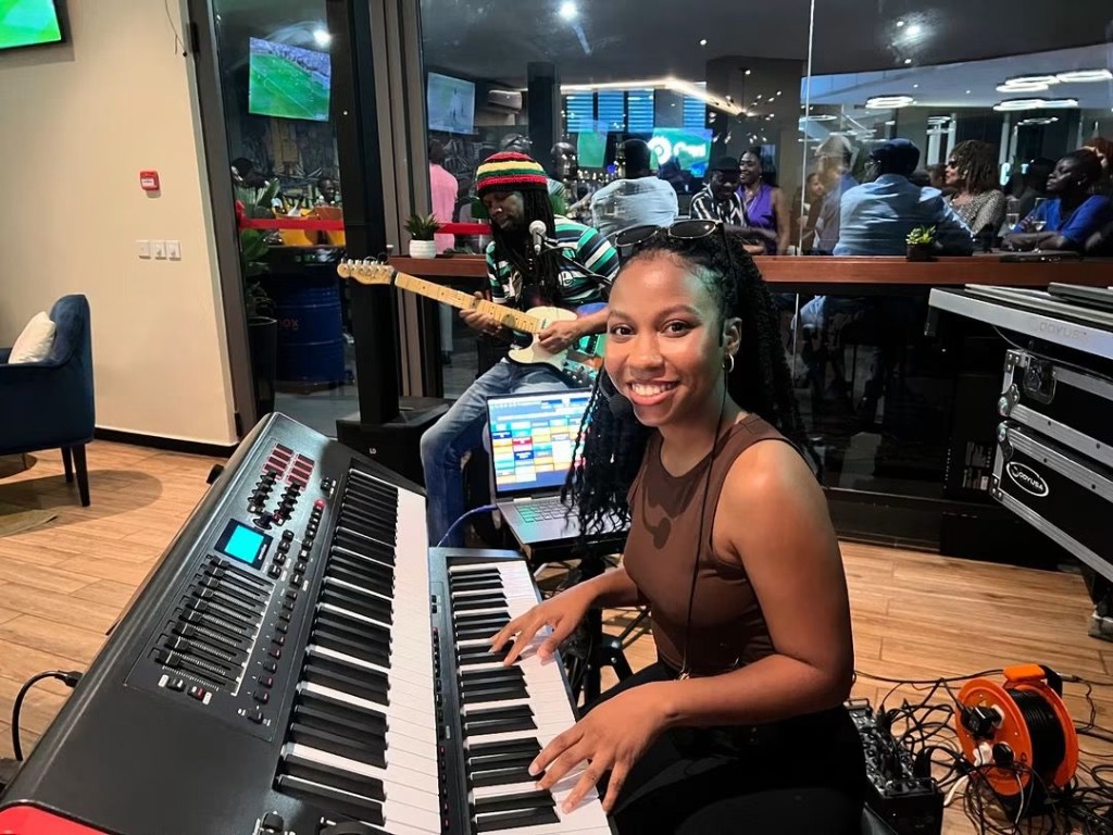 Shantel smiling at the keys, Lee on guitar